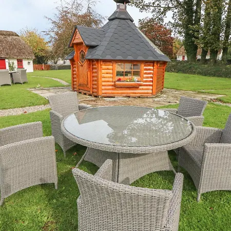 No. 7 Tipperary Thatched Cottages בית נופש ננאג